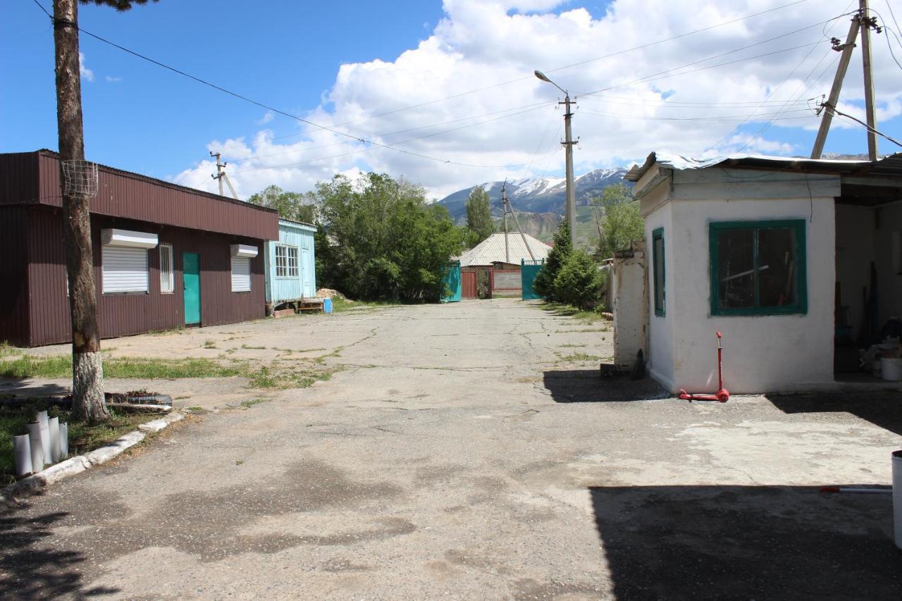 Guest House Jamal Naryn Eksteriør billede